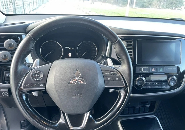 Mitsubishi Outlander cena 93000 przebieg: 83000, rok produkcji 2019 z Dukla małe 106
